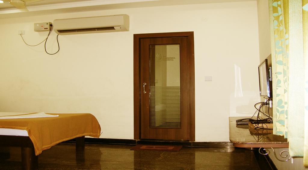Sri Kapileswara Residency Hotel Tirupati Room photo