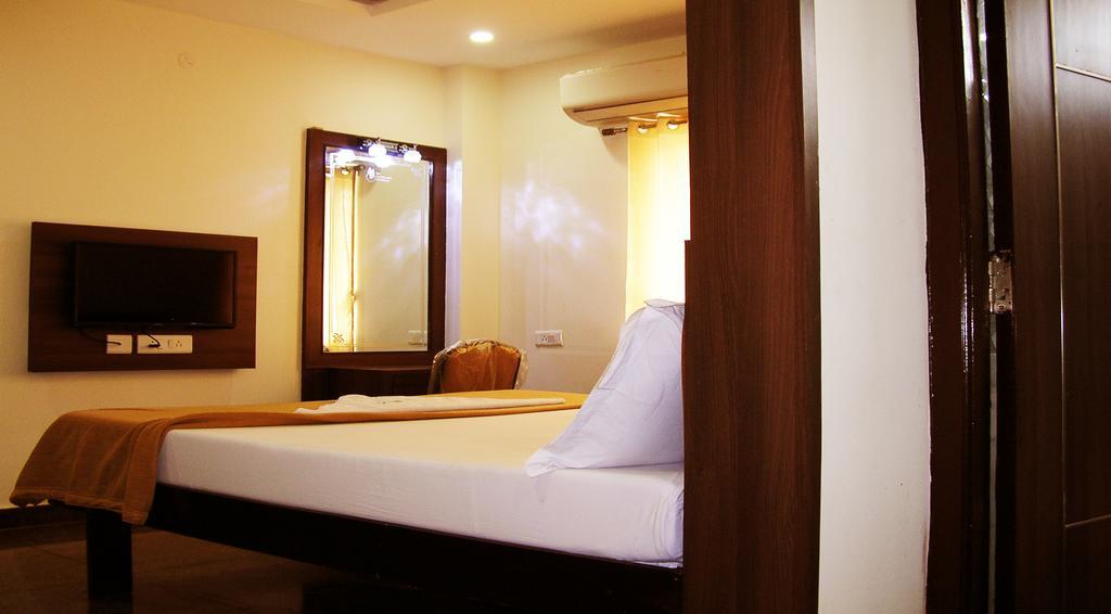 Sri Kapileswara Residency Hotel Tirupati Room photo