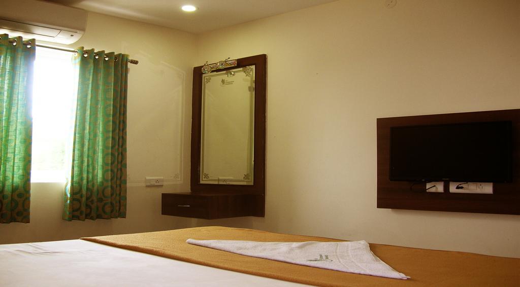 Sri Kapileswara Residency Hotel Tirupati Room photo